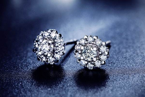 耳釘佩戴有什么的效果 耳釘的種類有哪些