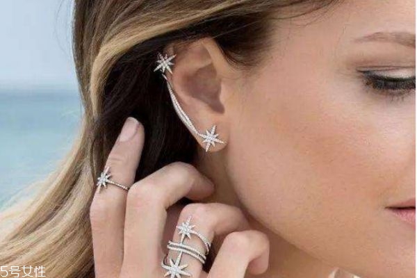 什么時(shí)候打耳洞最好了呢 打耳洞有什么要注意的嗎 什么時(shí)候打耳洞最好了呢 打耳洞有什么要注意的嗎