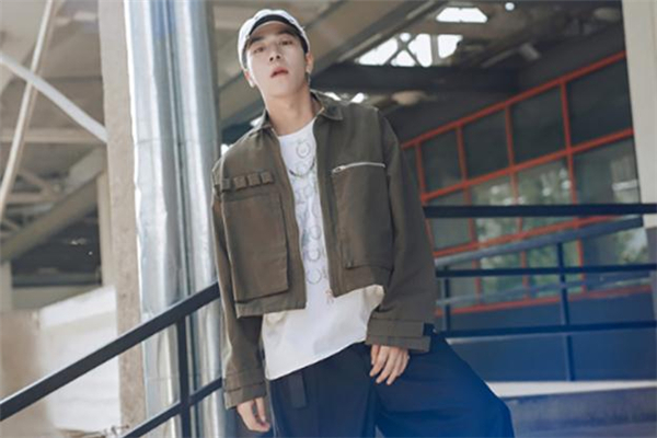 小個子男生秋天穿什么顯高 小個子男生秋天穿搭技巧 小個子男生秋天穿什么顯高 小個子男生秋天穿搭技巧