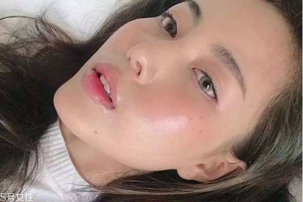 初學化妝前需要準備哪些東西 如何快速的化一個漂亮的妝容 初學化妝前需要準備哪些東西 如何快速的化一個漂亮的妝容