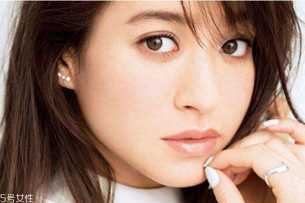 秋季適合哪些妝容 秋季適合畫的妝容 秋季適合哪些妝容 秋季適合畫的妝容