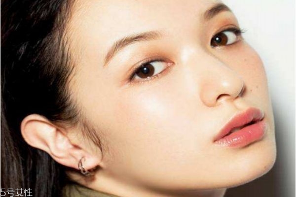 秋季適合哪些妝容 秋季適合畫的妝容 秋季適合哪些妝容 秋季適合畫的妝容