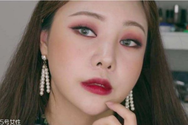 秋季適合哪些妝容 秋季適合畫的妝容 秋季適合哪些妝容 秋季適合畫的妝容