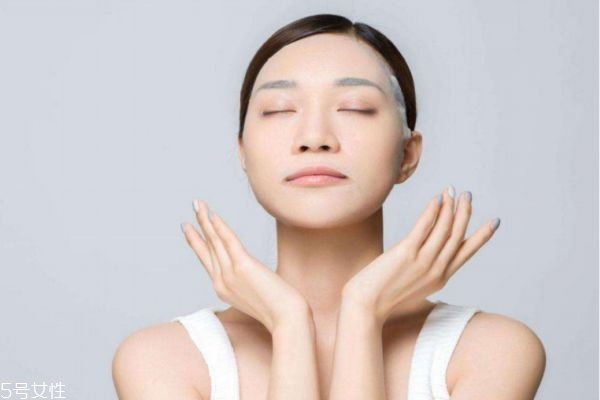 敷面膜前要用水乳嗎 面膜使用前要用水乳么 敷面膜前要用水乳嗎 面膜使用前要用水乳么