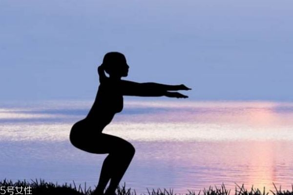 什么時候做深蹲最好呢 一次應該做多少深蹲呢 什么時候做深蹲最好呢 一次應該做多少深蹲呢