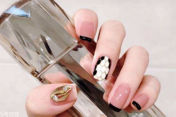 接指甲可以維持多久呢 接指甲有什么好處呢 接指甲可以維持多久呢 接指甲有什么好處呢