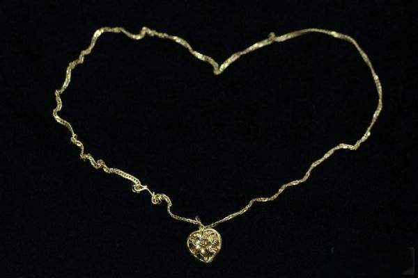 如何自己快速戴項鏈 怎么戴項鏈不容易掉 如何自己快速戴項鏈 怎么戴項鏈不容易掉