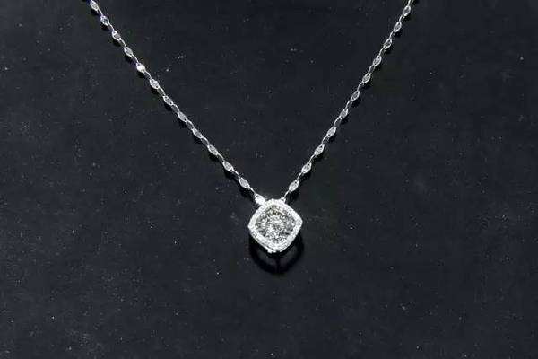 如何自己快速戴項鏈 怎么戴項鏈不容易掉 如何自己快速戴項鏈 怎么戴項鏈不容易掉