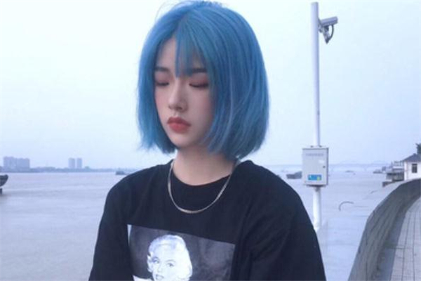 天使藍(lán)頭發(fā)怎么染 天使藍(lán)掉色后變什么色 天使藍(lán)頭發(fā)怎么染 天使藍(lán)掉色后變什么色