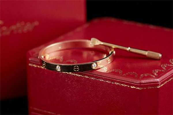 卡地亞手鐲回收價格 卡地亞手鐲回收值錢嗎 卡地亞手鐲回收價格 卡地亞手鐲回收值錢嗎