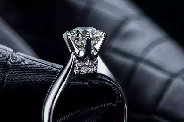 橢圓形鉆石的鑲嵌方法有哪些 如何購(gòu)選十分的裸鉆 橢圓形鉆石的鑲嵌方法有哪些 如何購(gòu)選十分的裸鉆