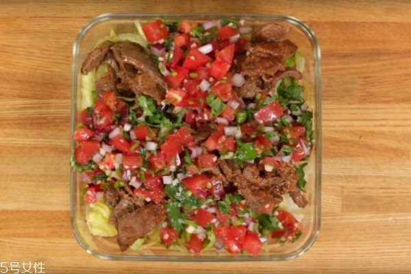 牛肉沙拉怎么做好吃 牛肉沙拉的做法 牛肉沙拉怎么做好吃 牛肉沙拉的做法
