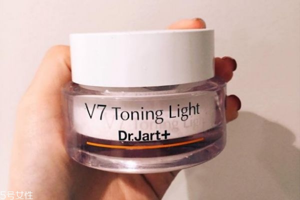 素顏霜傷害皮膚嗎 可以經(jīng)常使用素顏霜嗎 素顏霜傷害皮膚嗎 可以經(jīng)常使用素顏霜嗎