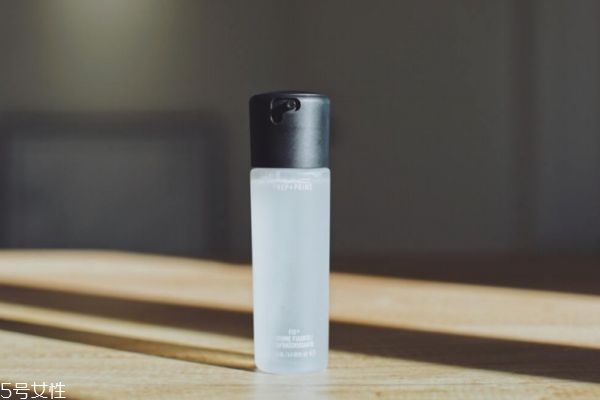 干皮定妝用什么好 定妝用散粉好還是粉餅好 干皮定妝用什么好 定妝用散粉好還是粉餅好