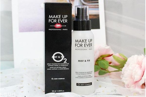 干皮定妝用什么好 定妝用散粉好還是粉餅好 干皮定妝用什么好 定妝用散粉好還是粉餅好