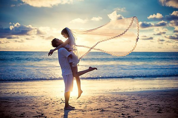 男生怎么護(hù)著女友 男生保護(hù)女友的表現(xiàn)