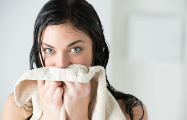 從鼻子上擠出來的白色東西是什么東西 4個(gè)去除方法 從鼻子上擠出來的白色東西是什么東西 4個(gè)去除方法