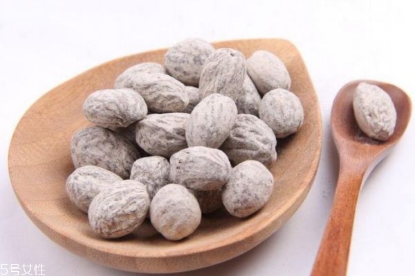 什么是肉豆蔻呢 肉豆蔻有什么營養(yǎng)價值呢 什么是肉豆蔻呢 肉豆蔻有什么營養(yǎng)價值呢