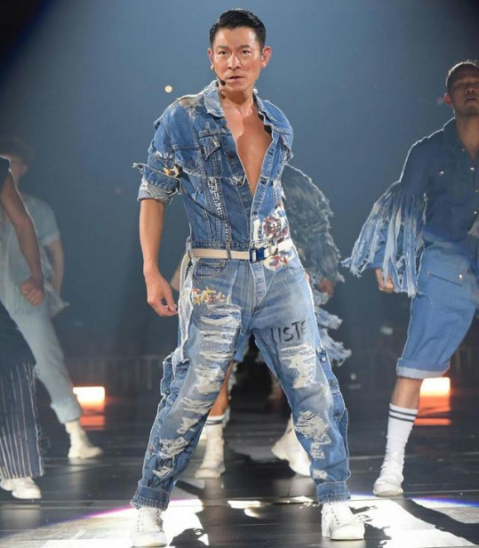 牛仔外套怎么搭配好看有個(gè)性