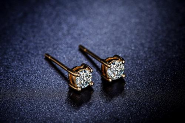 怎么佩戴耳釘更優(yōu)雅 冬季耳釘怎么戴最舒適 怎么佩戴耳釘更優(yōu)雅 冬季耳釘怎么戴最舒適