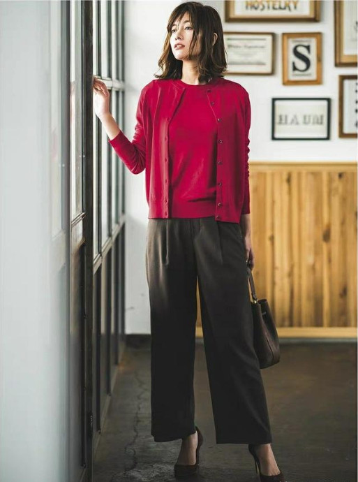 細針腳和粗針腳開衫毛衣里面搭配什么好看