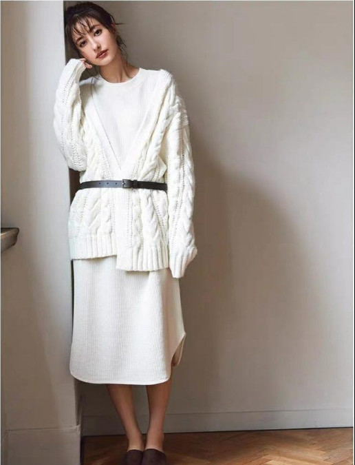 細針腳和粗針腳開衫毛衣里面搭配什么好看