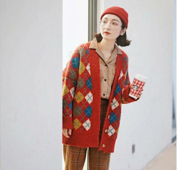 細針腳和粗針腳開衫毛衣里面搭配什么好看