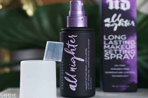 保濕噴霧和定妝噴霧有什么區(qū)別 什么東西可以定妝 保濕噴霧和定妝噴霧有什么區(qū)別 什么東西可以定妝
