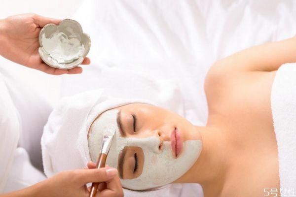 敷面膜后要洗臉嗎 為什么敷面膜后洗臉 敷面膜后要洗臉嗎 為什么敷面膜后洗臉