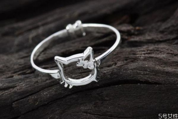 銀飾變黑是因為身體原因嗎 銀變黑有什么要注意的嗎