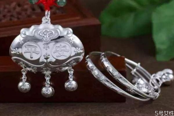 銀飾的市場價格貴嗎 一般銀飾的價格是怎么樣的呢 銀飾的市場價格貴嗎 一般銀飾的價格是怎么樣的呢