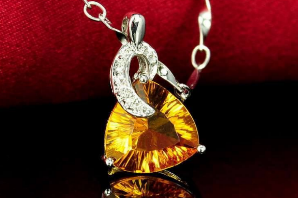 天然水晶和人工水晶的區(qū)別 怎樣能買(mǎi)到性?xún)r(jià)比高的黃水晶