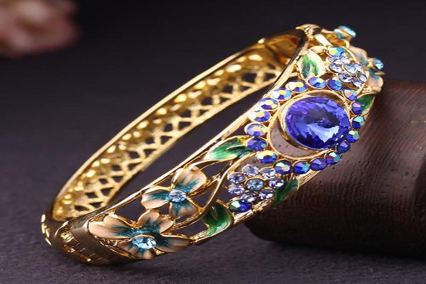 琺瑯手鐲多少錢為宜 琺瑯手鐲價格的決定因素