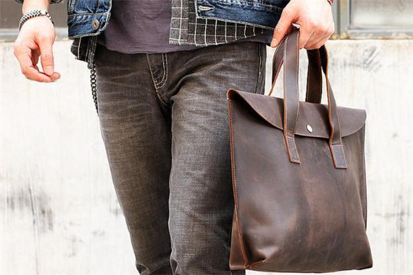 男士皮包什么款式好看 今年流行什么樣的男士皮包