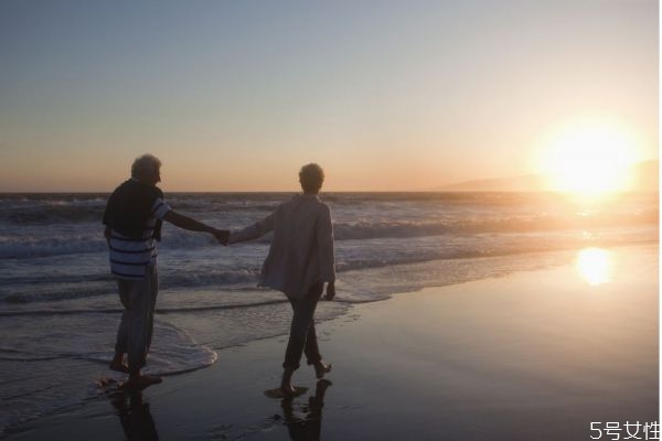 如何真誠(chéng)的贊美夸獎(jiǎng)女生 贊美女人的話(huà)怎么說(shuō)才真誠(chéng)