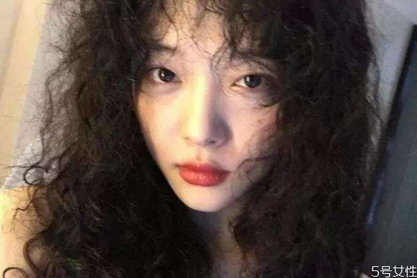 怎么搭訕男生聊天 怎樣主動找喜歡的男生聊天不尷尬 怎么搭訕男生聊天 怎樣主動找喜歡的男生聊天不尷尬