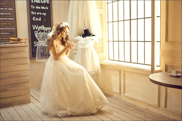 肩寬適合穿什么婚紗 如何根據體型挑選婚紗