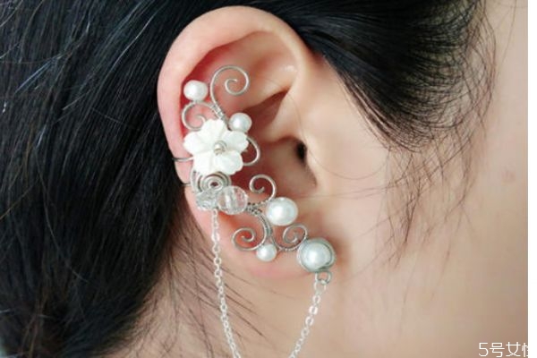 耳夾長期帶有什么危害嗎 如何正確戴耳夾呢 耳夾長期帶有什么危害嗎 如何正確戴耳夾呢