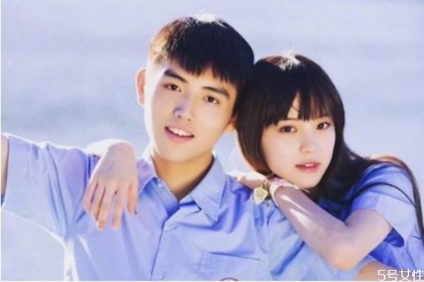 喜歡一個人如何暗示 女生談戀愛要點(diǎn)小伎倆