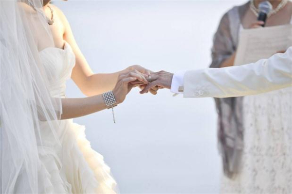 婚戒什么時候開始戴 婚戒是領證后戴還是婚禮后戴