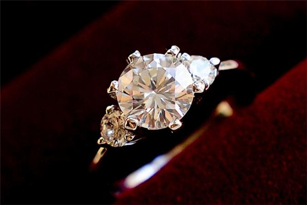 婚戒什么時候開始戴 婚戒是領證后戴還是婚禮后戴