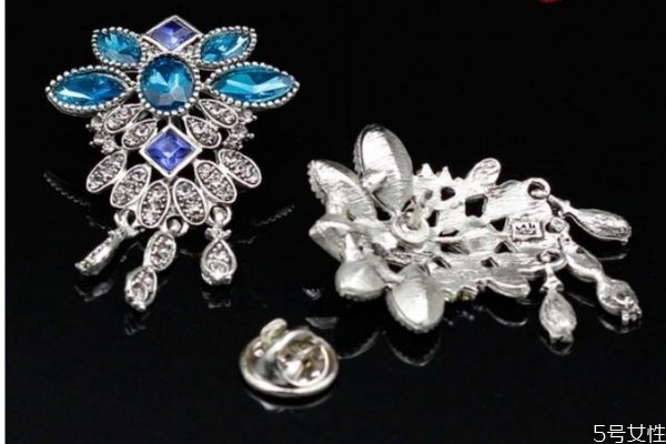 水鉆有什么顏色呢 水鉆和鉆石有什么區(qū)別呢 水鉆有什么顏色呢 水鉆和鉆石有什么區(qū)別呢