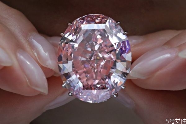 粉色鉆石有什么作用呢 粉色鉆石市場(chǎng)價(jià)格是怎么樣的呢 粉色鉆石有什么作用呢 粉色鉆石市場(chǎng)價(jià)格是怎么樣的呢