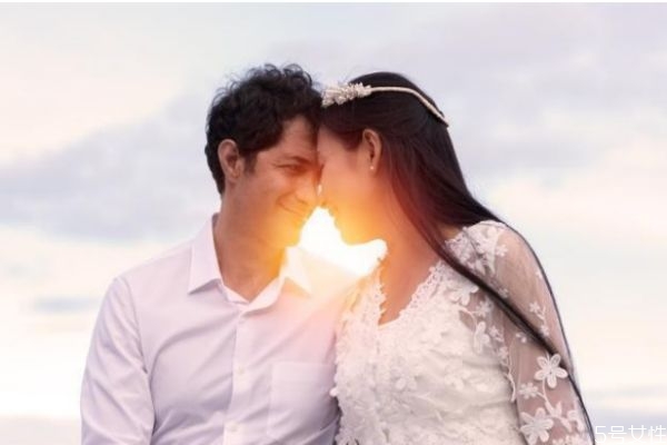 女生陷入熱戀期的表現(xiàn)特征 女人陷入熱戀的感覺(jué)