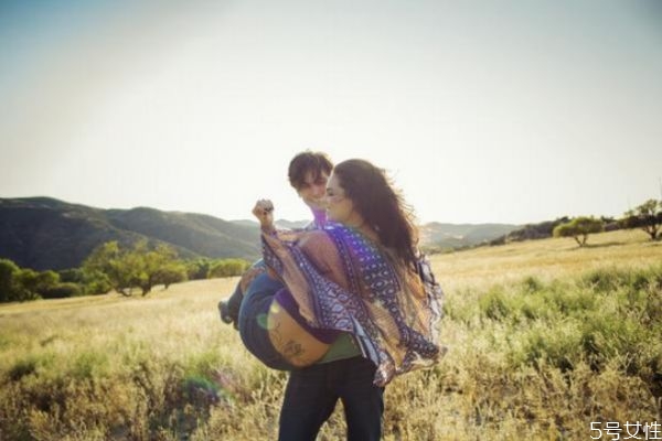 戀愛磨合期該怎么做 戀愛磨合期一般多長(zhǎng)時(shí)間