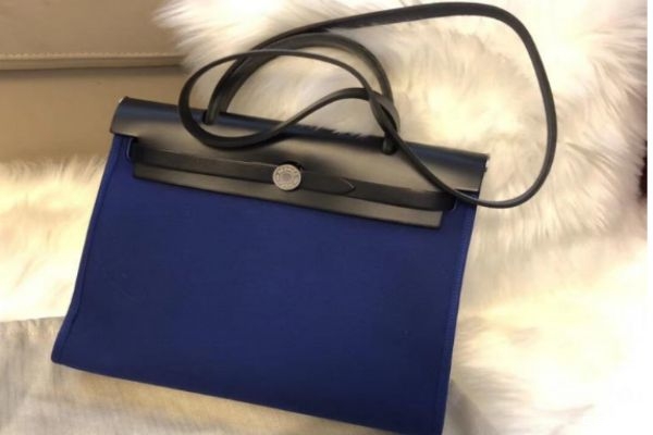 愛馬仕包包是什么材質呢 愛馬仕鉑金包價格是怎么樣呢