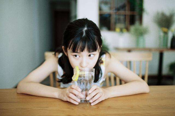 戀愛(ài)中女生比男生大該怎么相處 女生比男生大的相處模式 