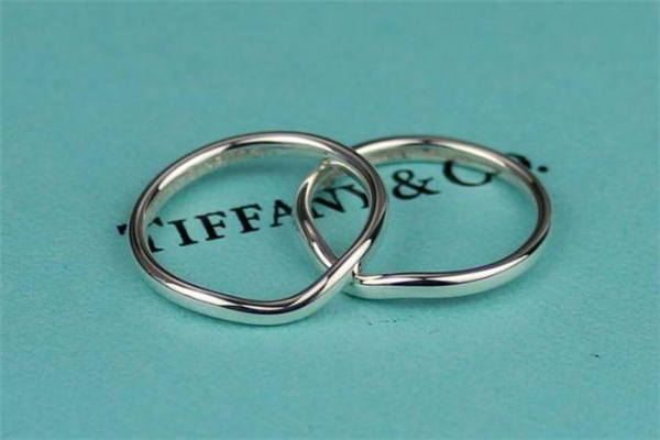 對戒是訂婚買還是結(jié)婚買 對戒什么時候買合適