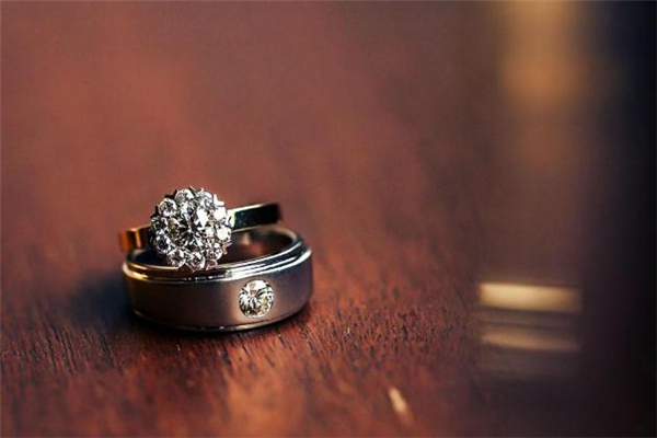 對(duì)戒丟了一只怎么辦 對(duì)戒掉了一個(gè)代表什么 對(duì)戒丟了一只怎么辦 對(duì)戒掉了一個(gè)代表什么