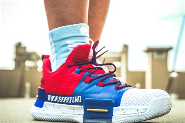 匹克路威閃現(xiàn)實戰(zhàn)測評 匹克路威閃現(xiàn)腳感怎么樣 匹克路威閃現(xiàn)實戰(zhàn)測評 匹克路威閃現(xiàn)腳感怎么樣